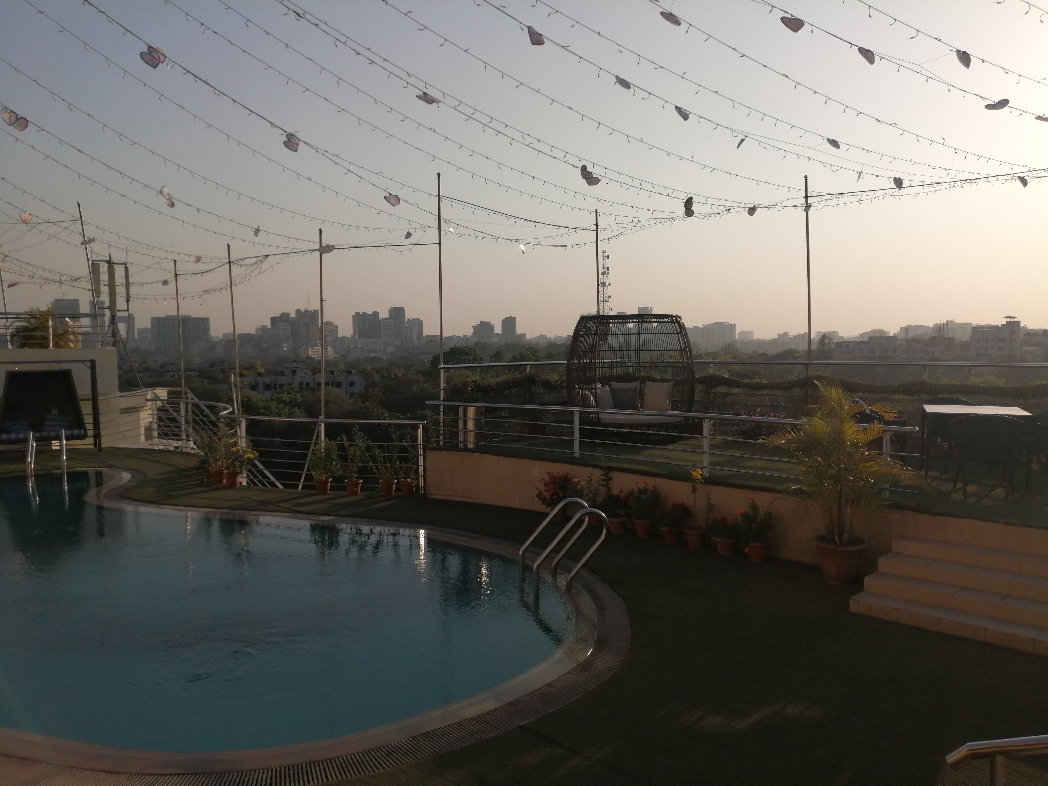 Фото Lakeshore Hotel & Apartments