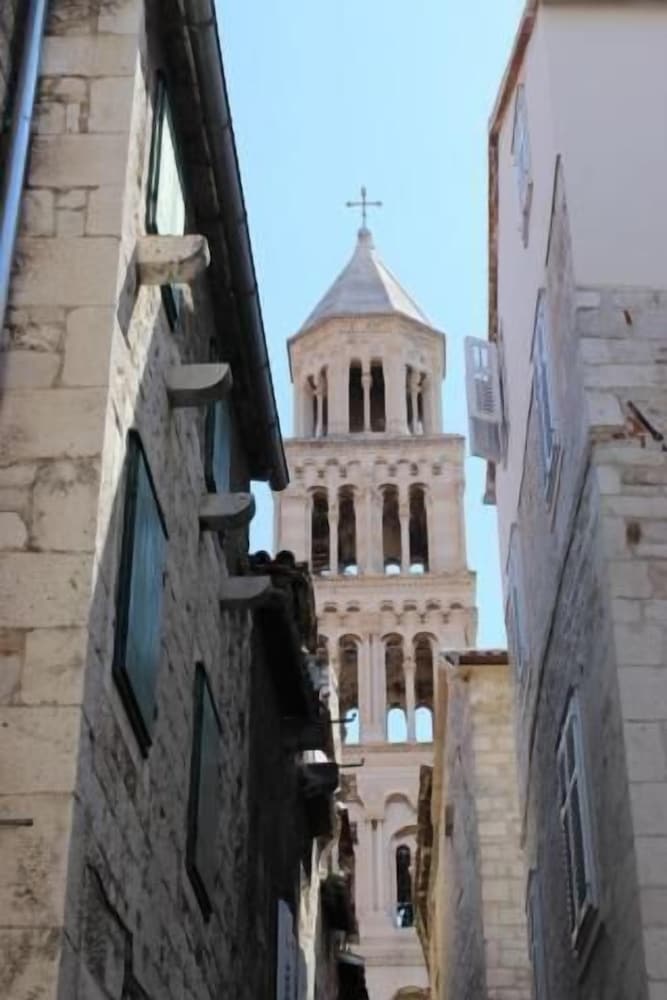 Фото The Suites at Central Split