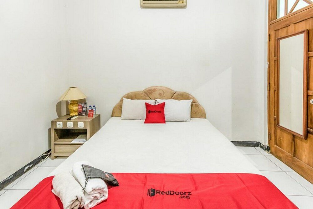 Фото RedDoorz Plus @ Prawirotaman Area