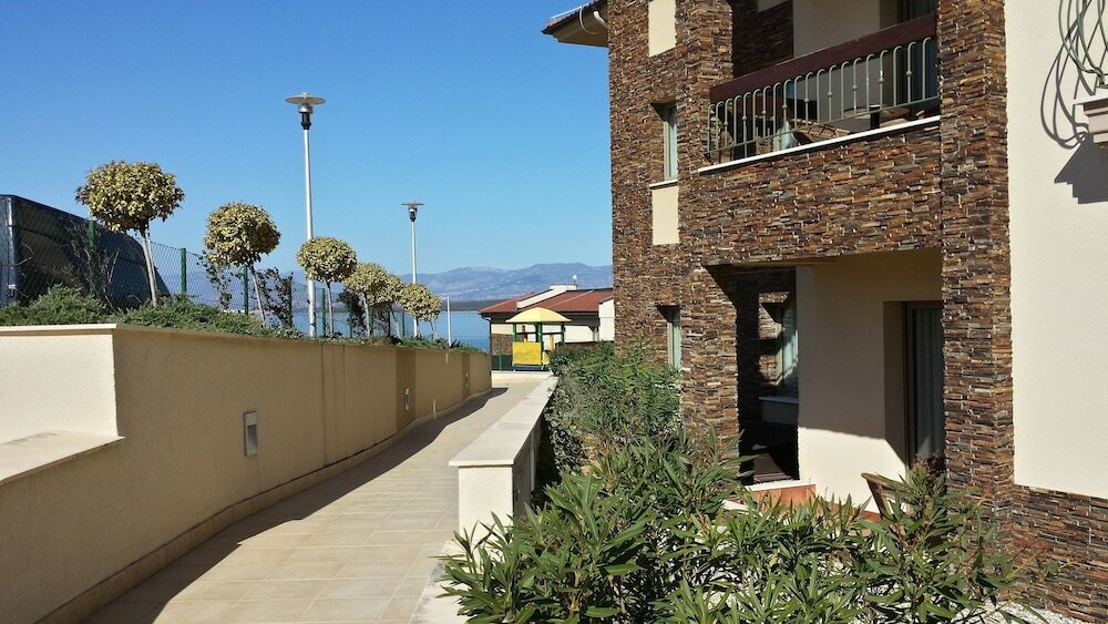 Фото Blue Waves Resort