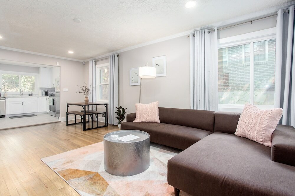 Фото The Gamer-4br Home-Near Everything Atl