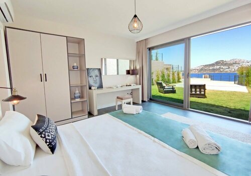 Гостиница 5 Bedroom Luxury Villa With Private Pool and Private Beach in Bodrum-gumusluk 2 в Бодруме