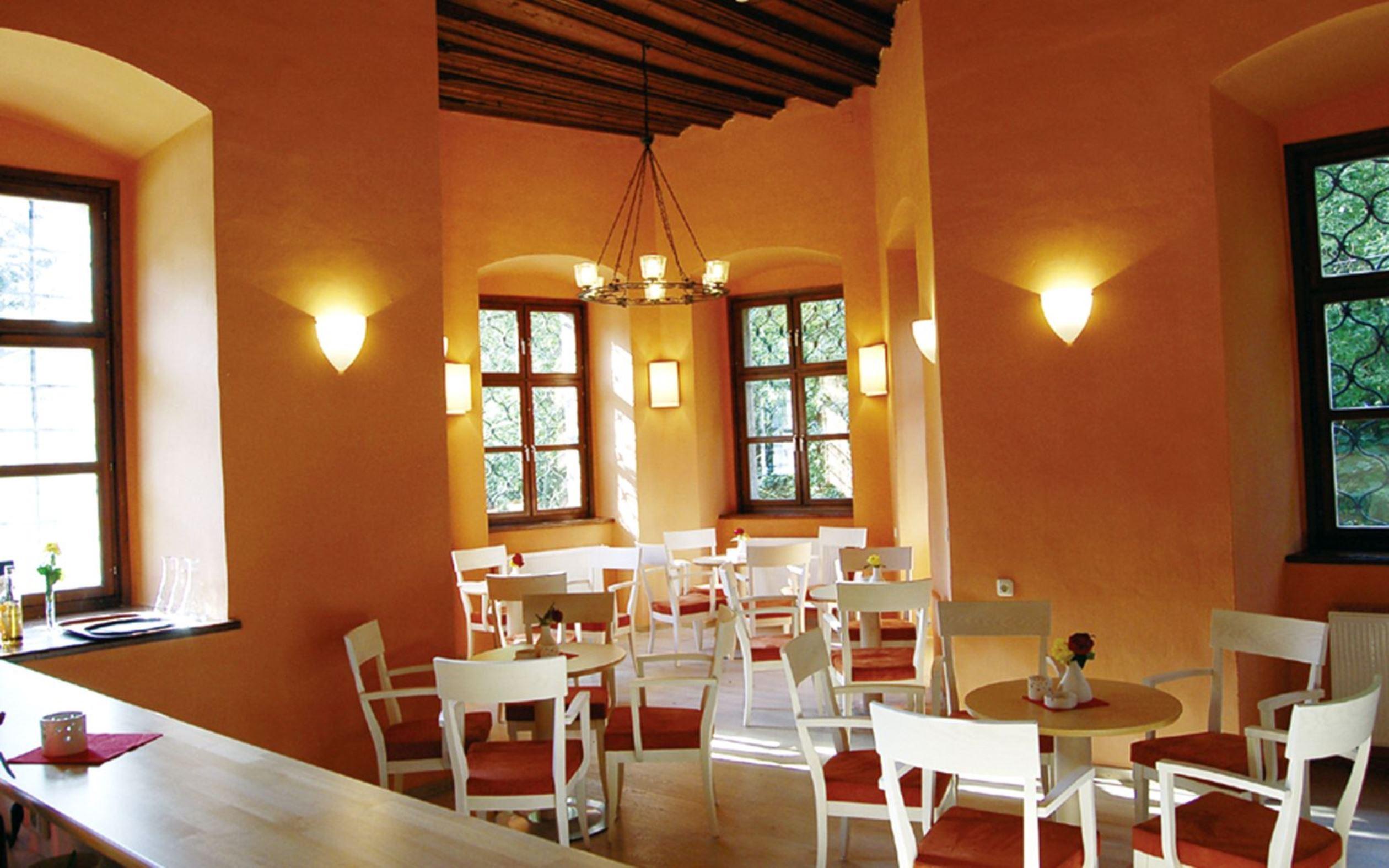 Фото Jufa Hotel Schloss Röthelstein