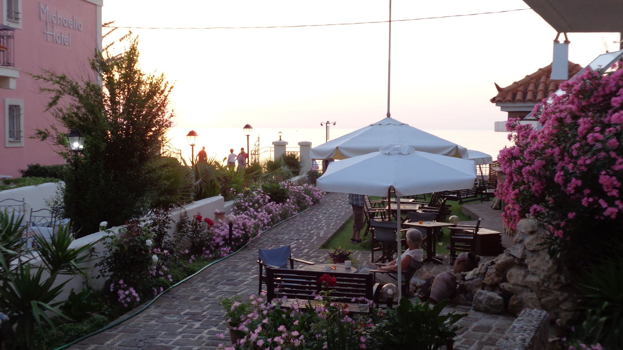 Фото Niki Studios Sea-Front