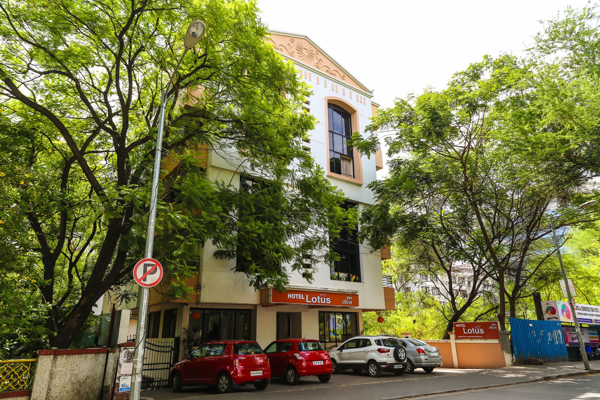 Фото Hotel Lotus