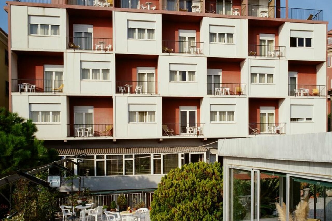 Фото Hotel Robinia