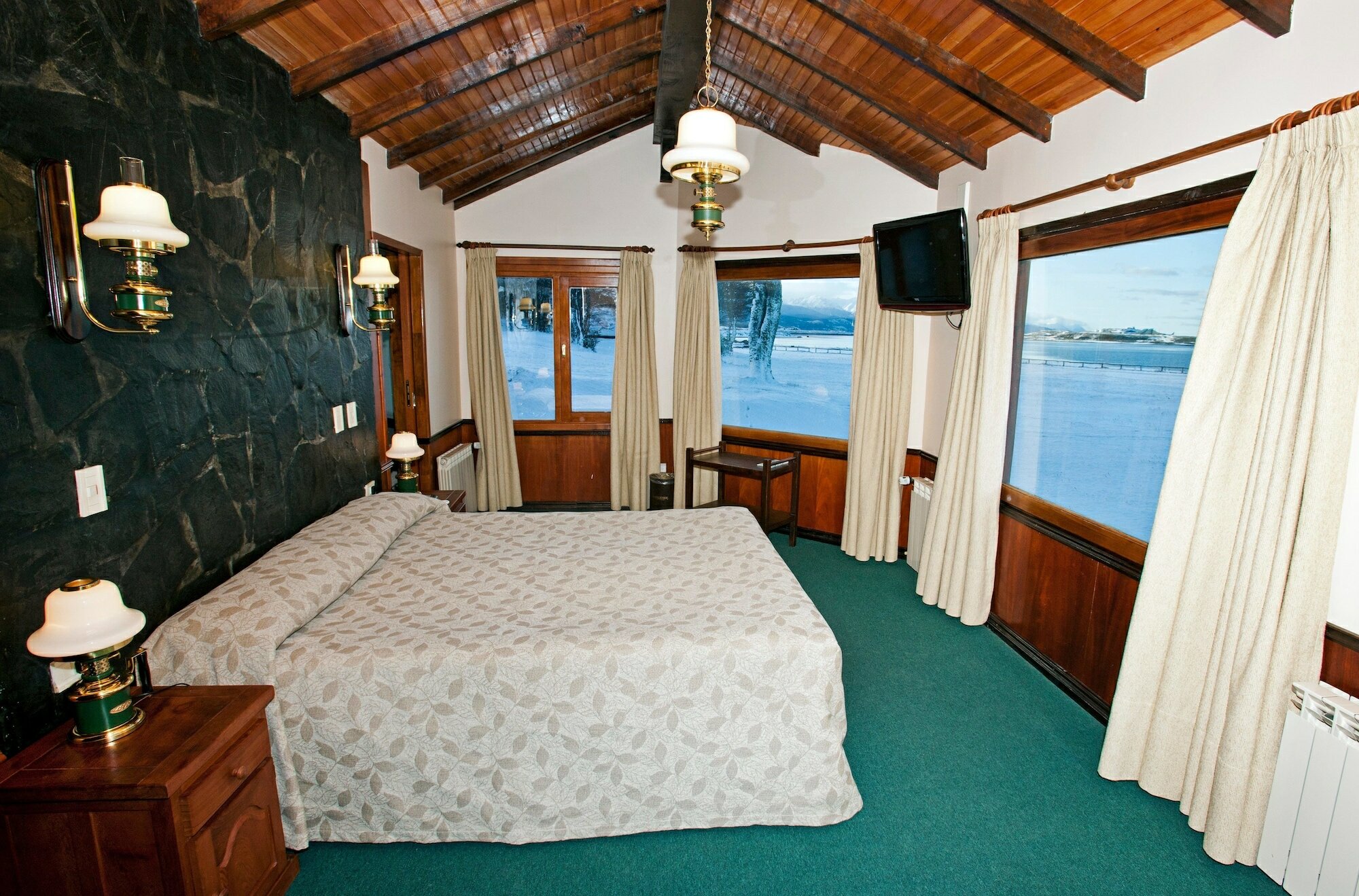 Фото Tolkeyen Ushuaia Hotel