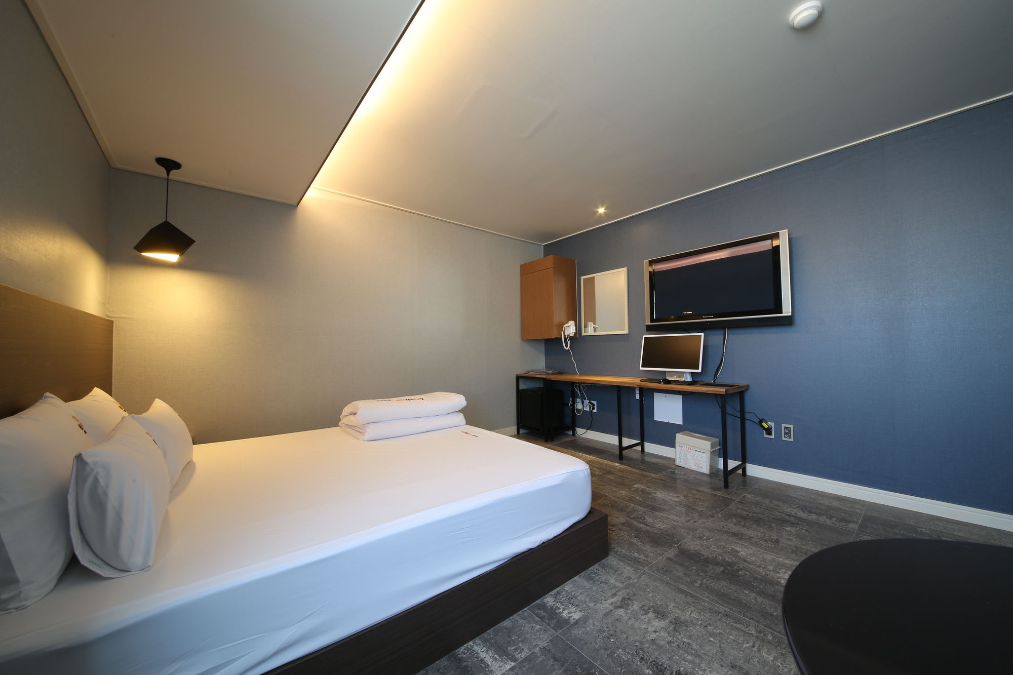 Фото The Stone Bridge Hotel