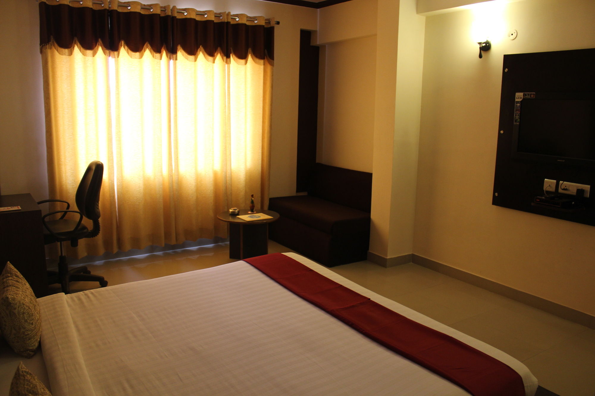 Фото Hotel Savi Regency