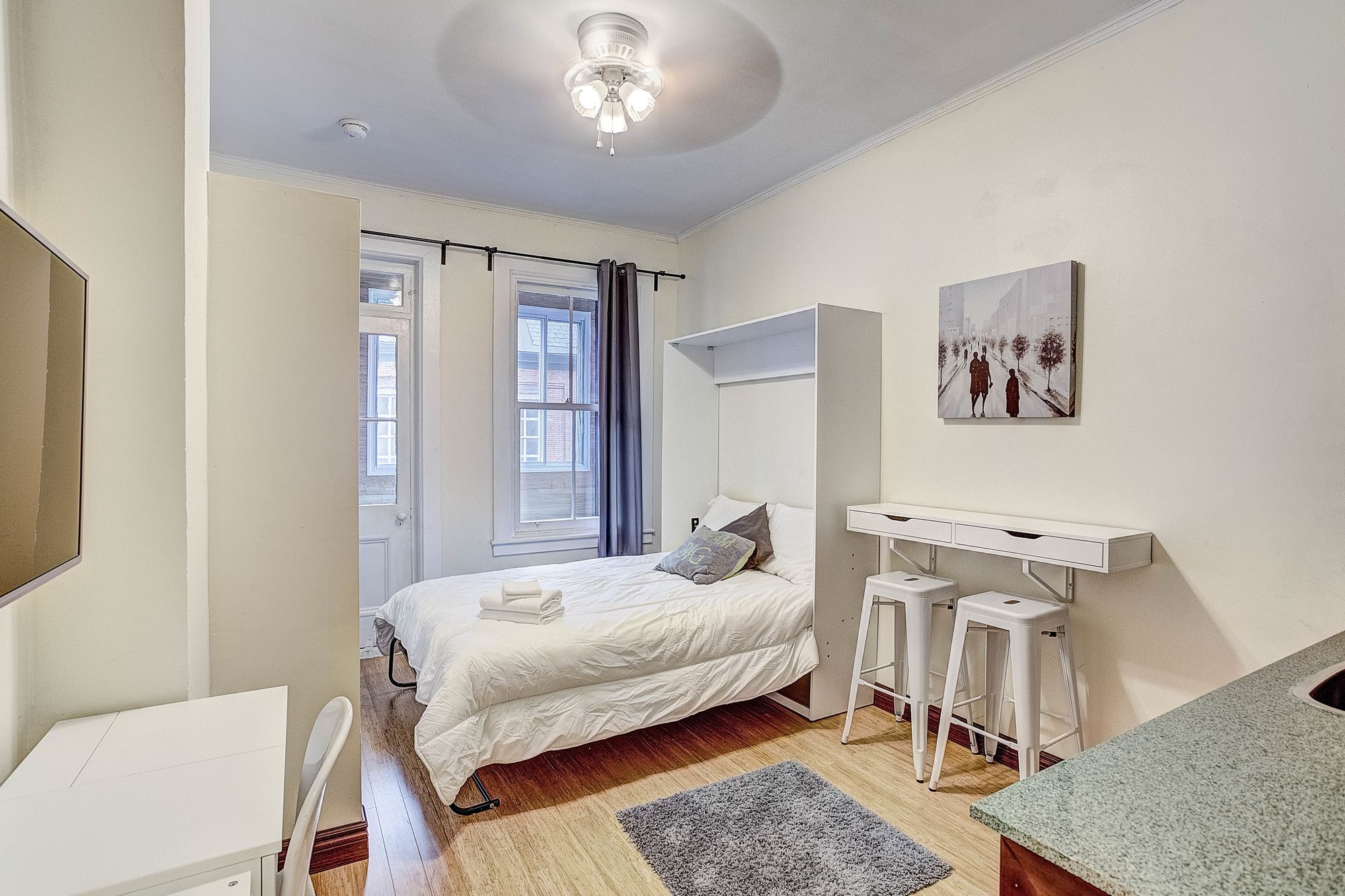 Фото Destination Stays Montreal Downtown