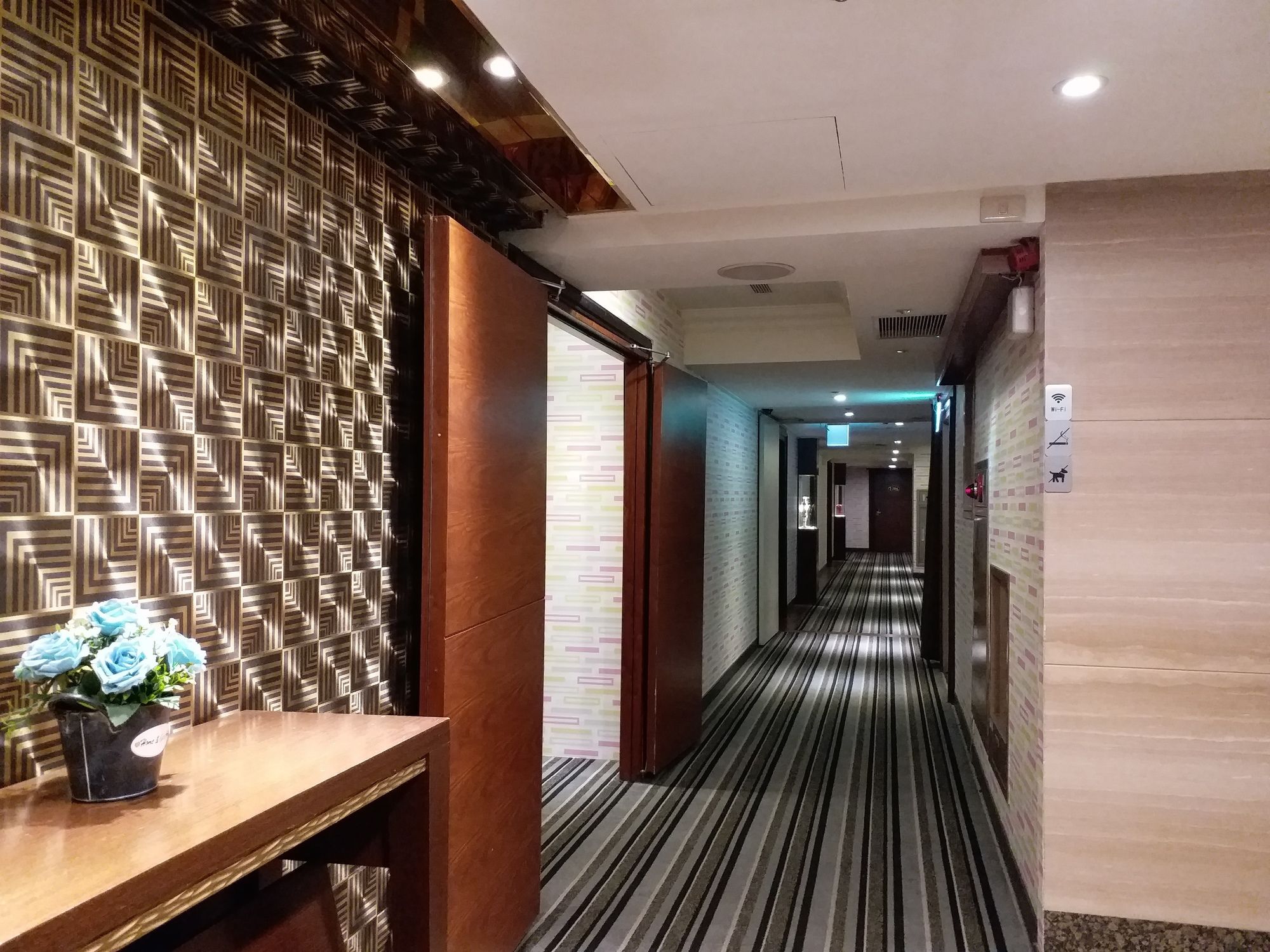 Фото Hon Dow Hotel