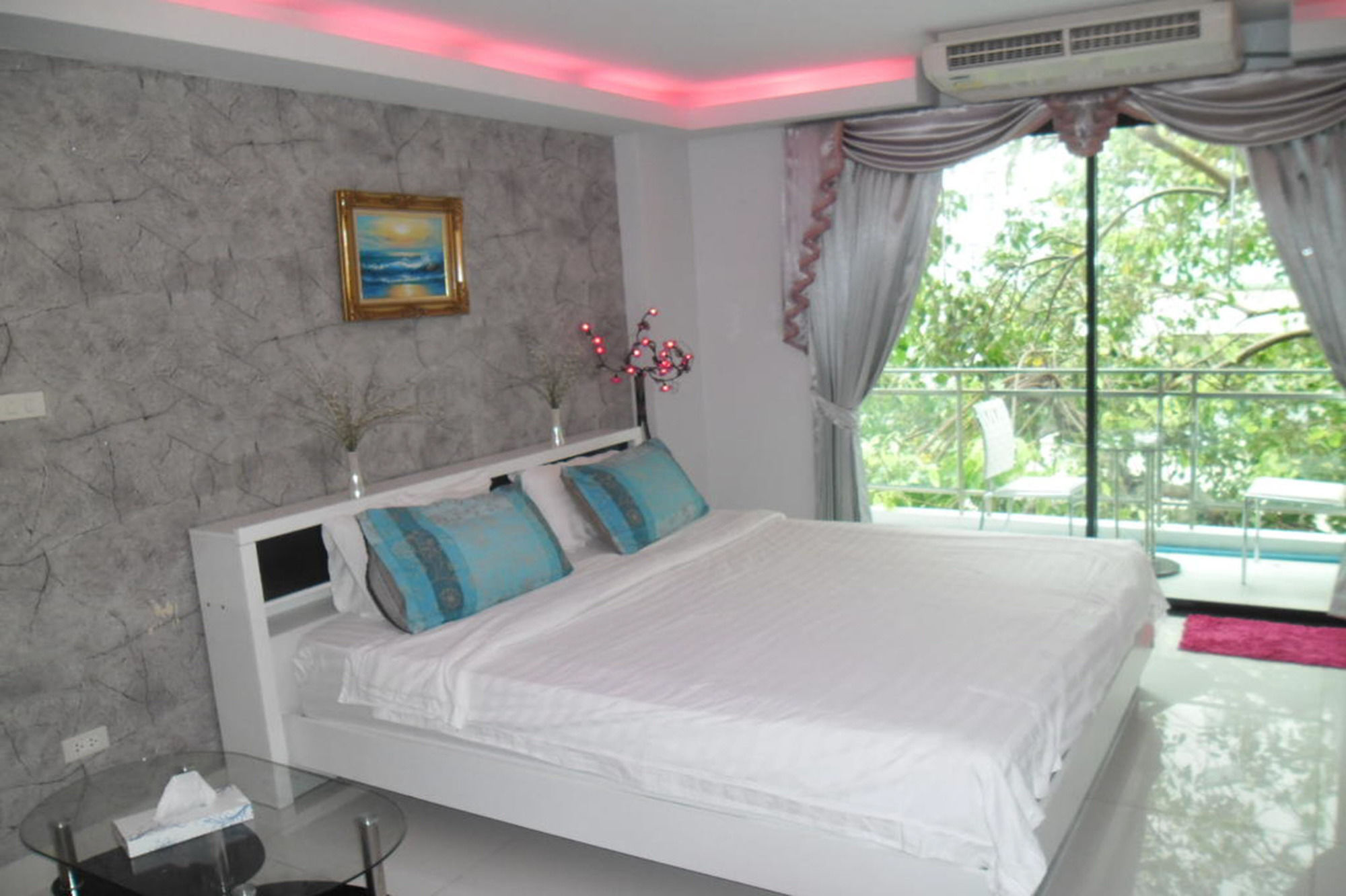 Фото Jomtien Plaza Condotel