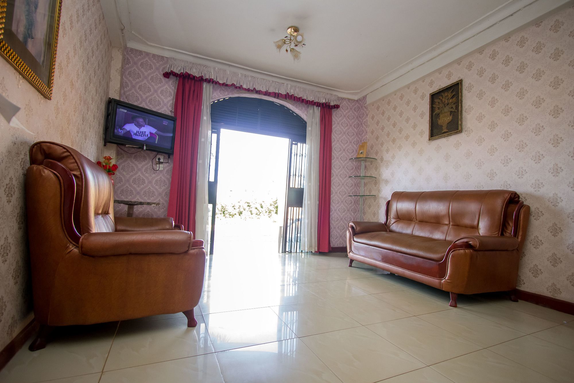 Фото Chez Johnson Hotel