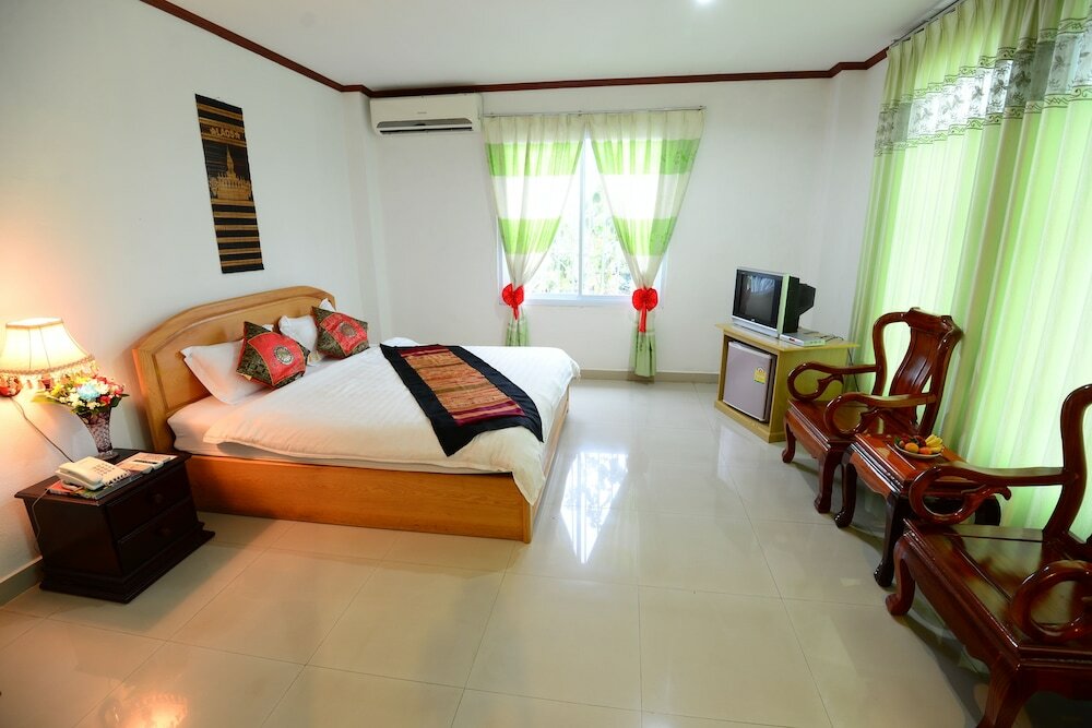 Фото Douangpraseuth Hotel