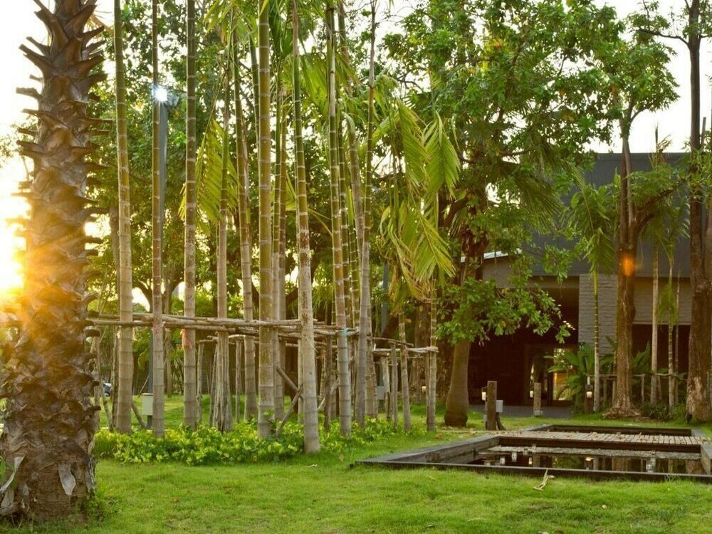 Фото The Park Hotel