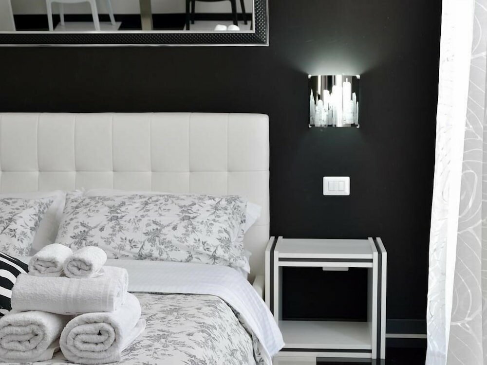 Фото Black & White G&g