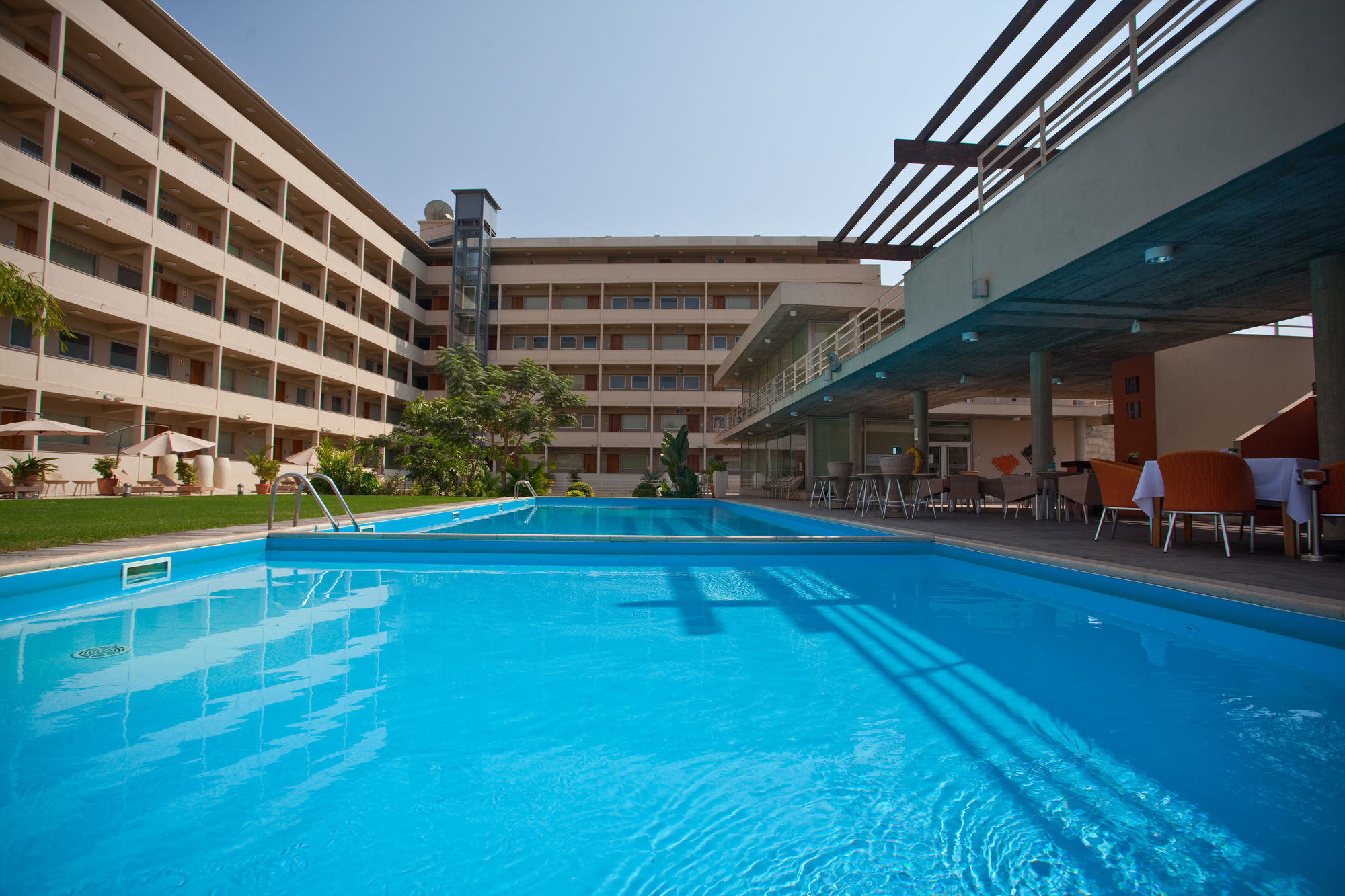 Фото Aparthotel Mil Cidades