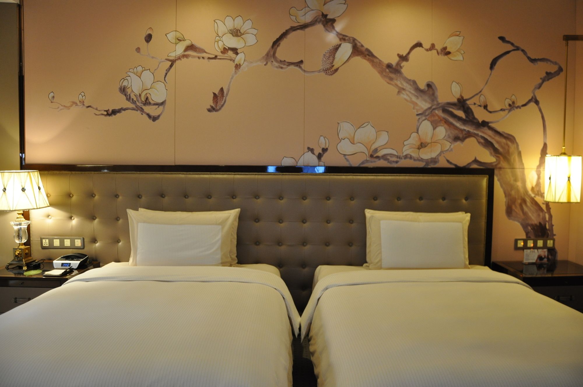 Фото Royal Garden Hotel Shanghai