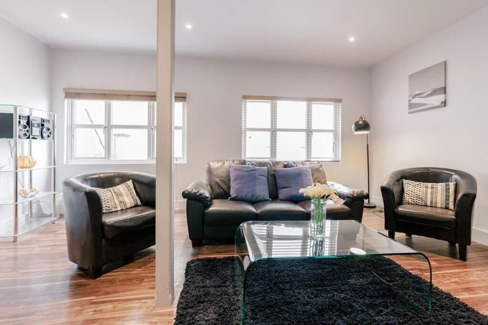 Фото Roomspace Apartments Friar House