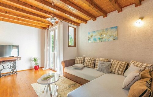 Гостиница Beautiful Home in Blato na Cetini With Wifi and 3 Bedrooms