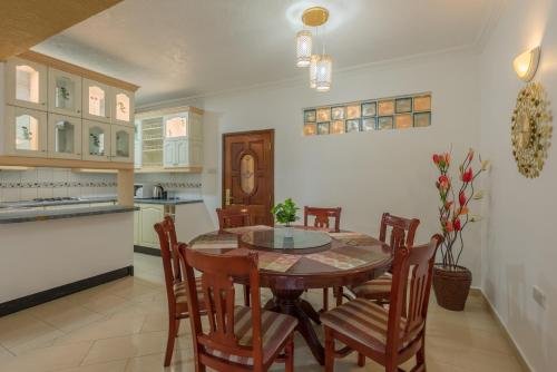 Фото Hotel Raha Tower