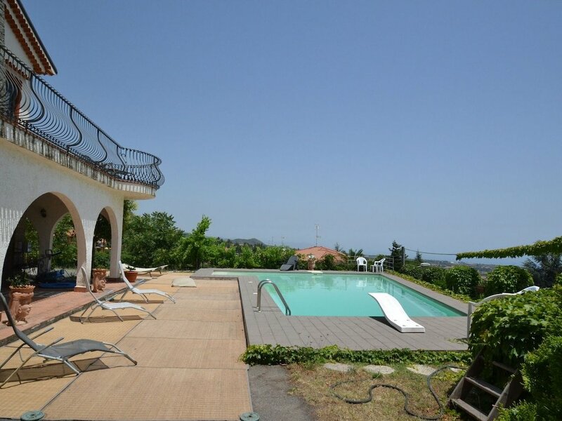 Гостиница Luxury Villa With Private Pool Between Etna and the sea