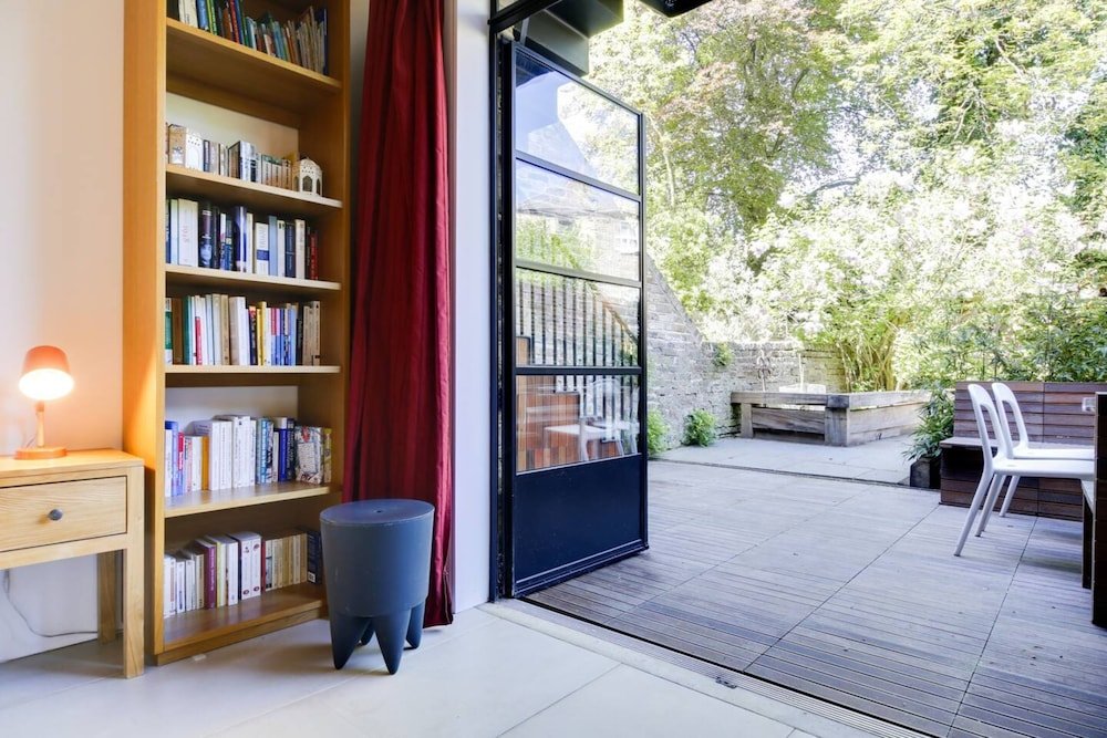 Фото Lovely Victorian Flat for 6 in Stoke Newington