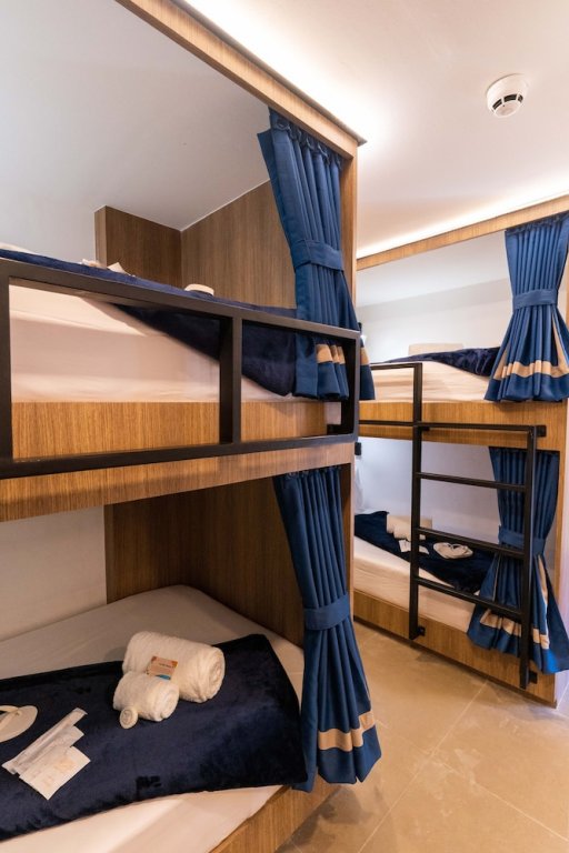 Фото RedDoorz Plus @ Poblacion Makati