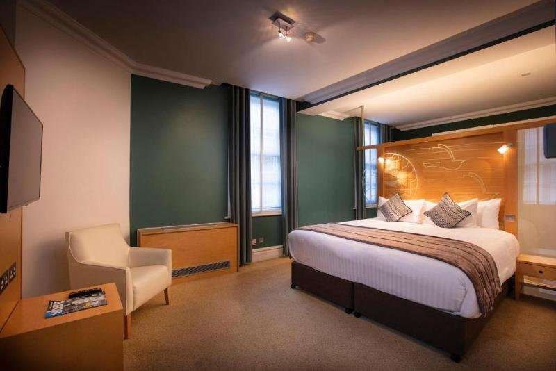 Фото The Cumberland London