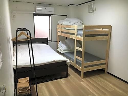 Фото Tokyo Guesthouse Oji Music Lounge