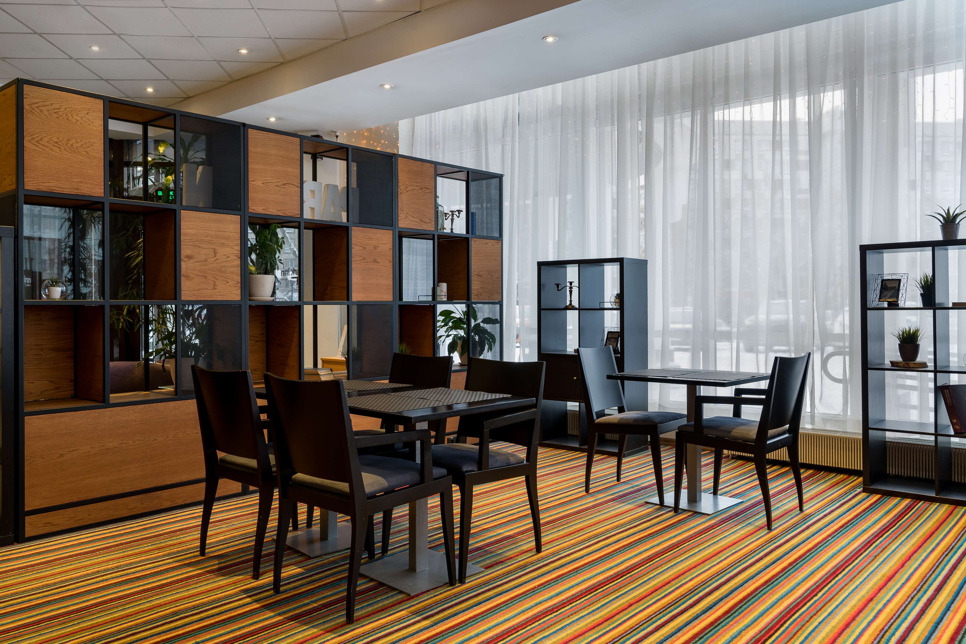 Фото Cosmos Ekaterinburg Hotel