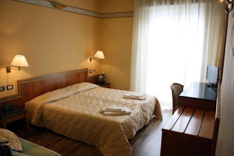 Фото Hotel Marina Bay