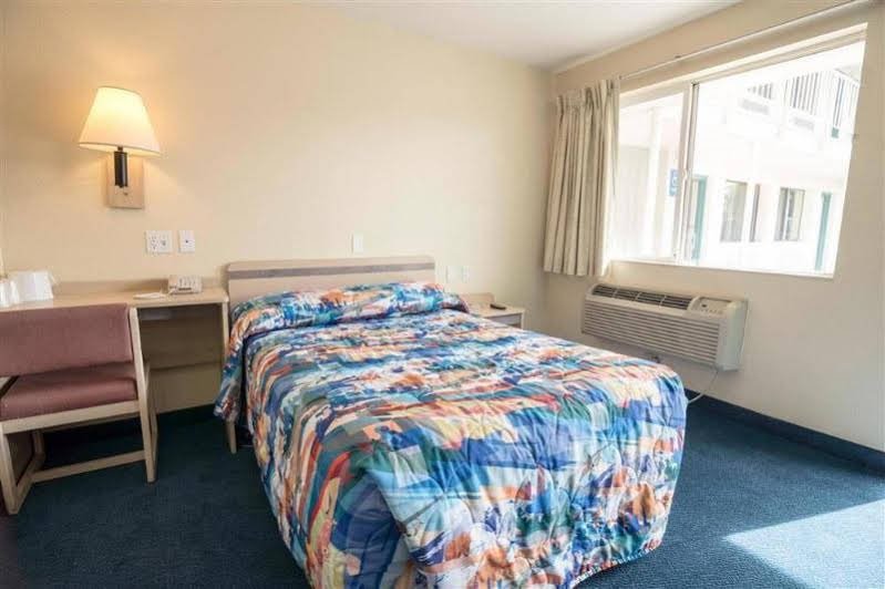 Фото Motel 6 Reno, Nv - Virginia Plumb