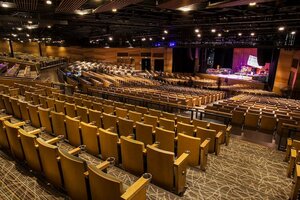 Гостиница Canad Inns Destination Centre Club Regent Casino Hotel