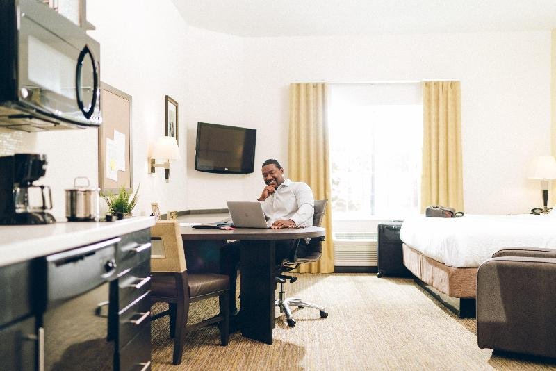 Фото Sonesta Simply Suites Detroit Ann Arbor