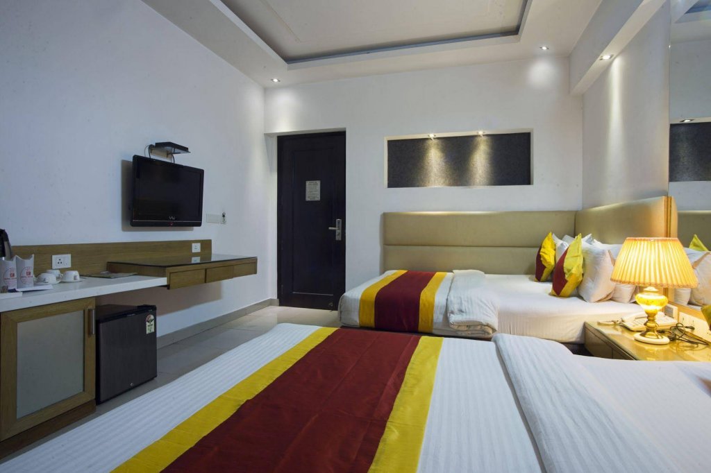 Фото Hotel Lord Krishna Palace