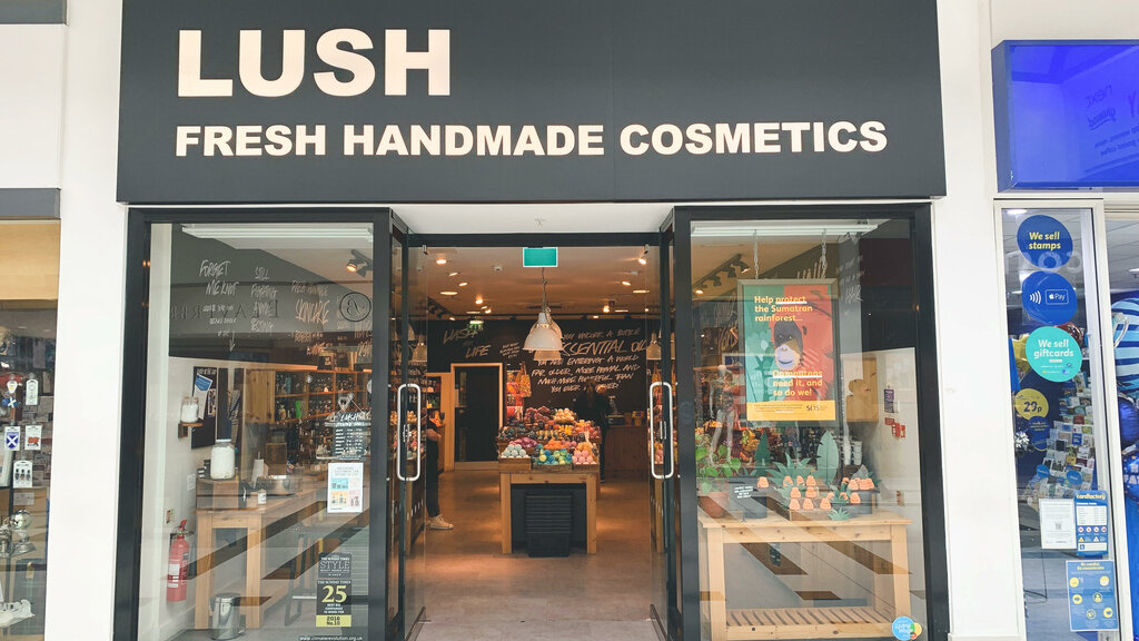 Perfume and cosmetics shop Lush Cosmetics Stirling, Stirling, photo