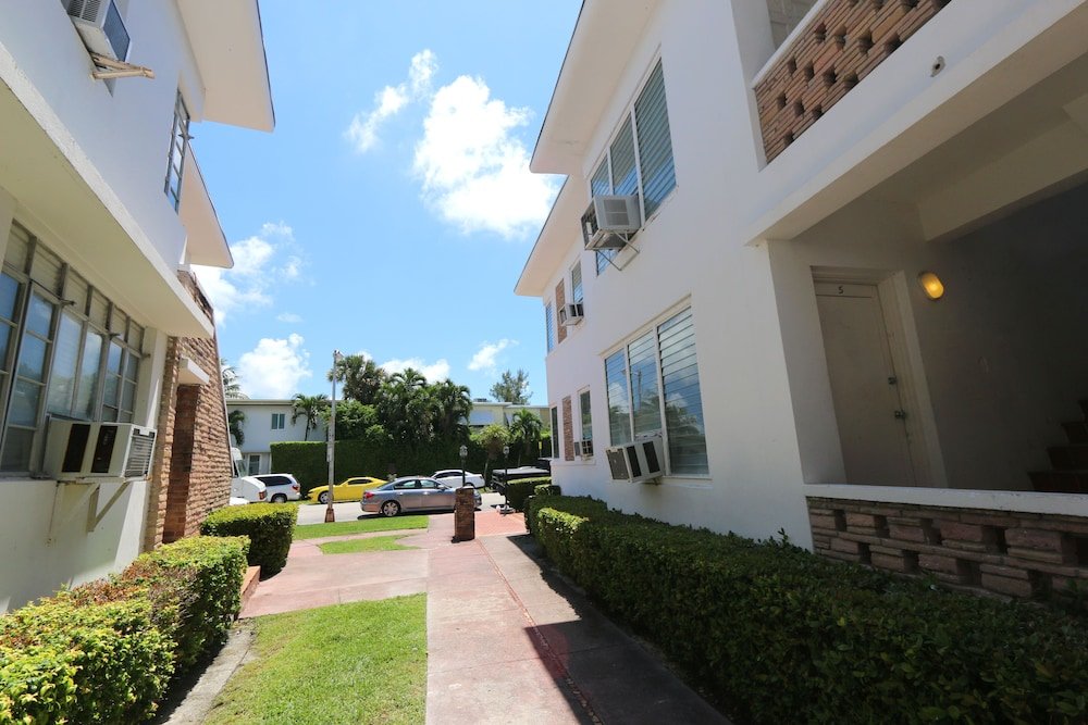 Фото Garden Suites South Beach