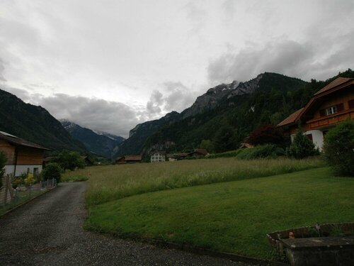 Жильё посуточно Pristine Home in a Charming Village, Large Grassy Sunbathing Area, View of the Mönch and Jungfrau