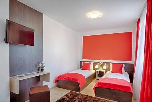 Фото Triple M Hotel