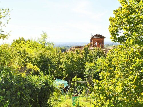 Гостиница Holiday Home in Asti Overlooking a Hill View From the Garden