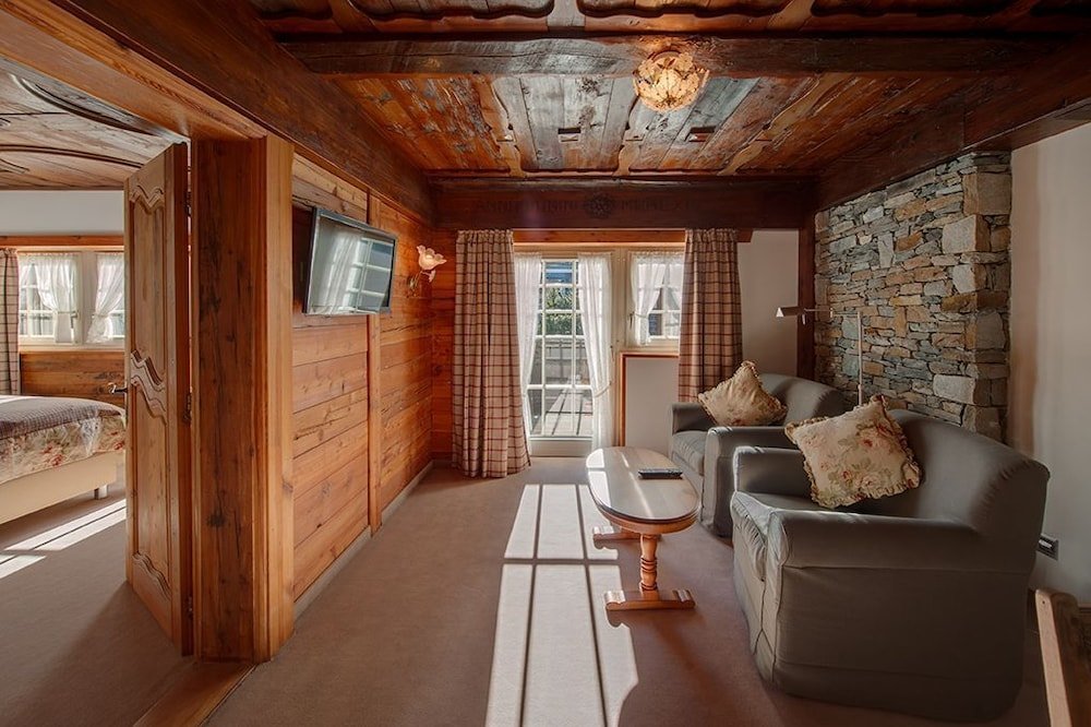 Фото Schloss Cottage - A Swiss Experience