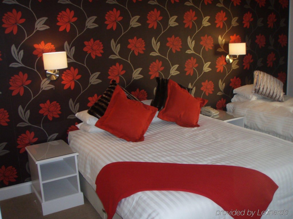 Фото The Cumberland Hotel