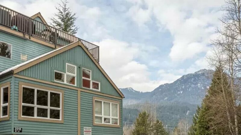 Гостиница Gondola Village by Whistler Premier
