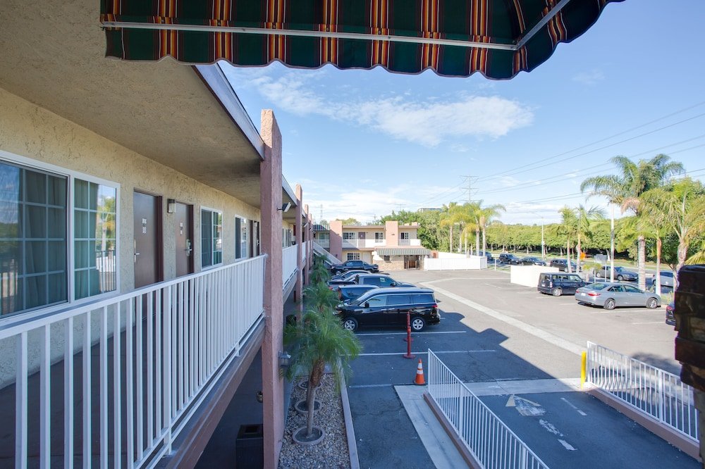 Фото Abby's Anaheimer Inn