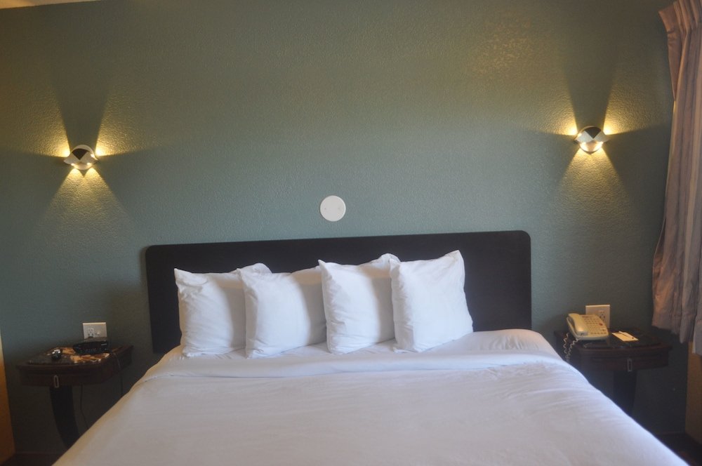 Фото Travelodge by Wyndham Oceanside