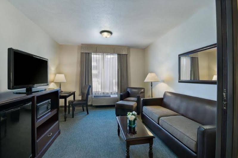 Фото Oxford Suites Spokane Valley