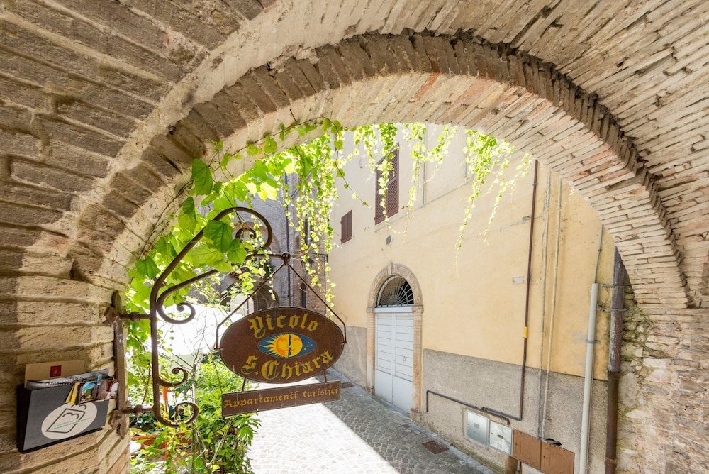 Фото Appartamenti Turistici Vicolo S. Chiara