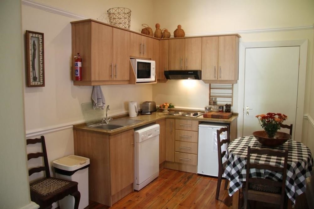 Фото 5 Camp Street Guesthouse & Self-catering