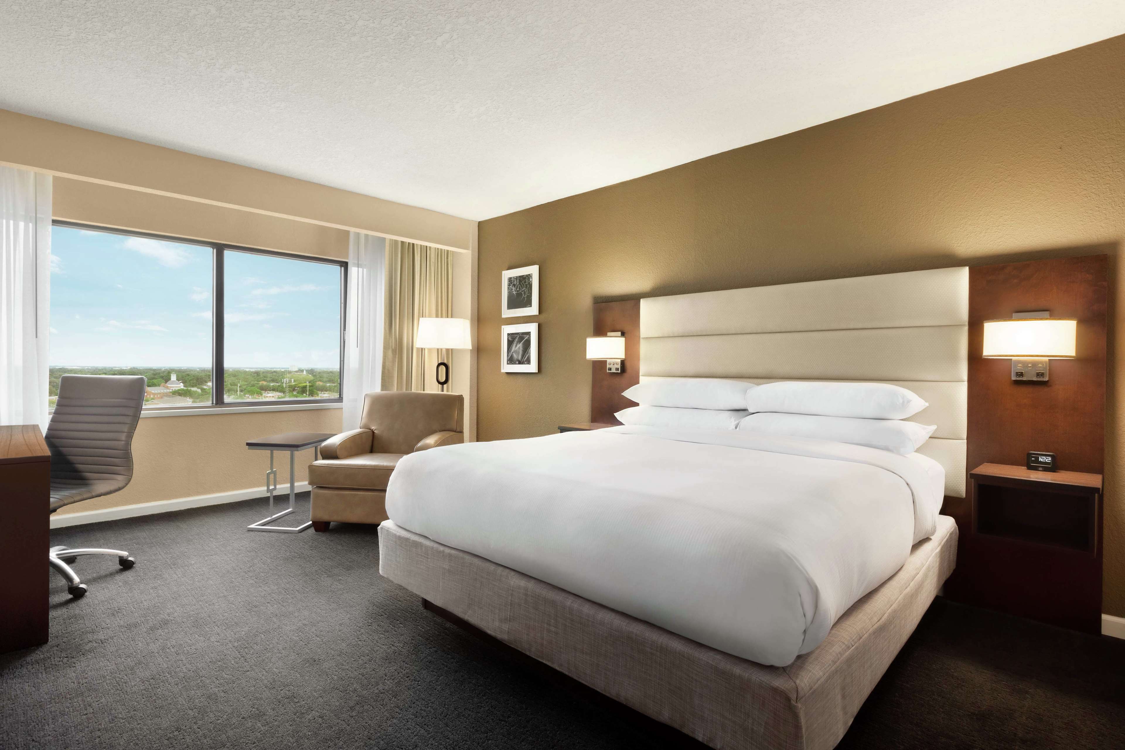 Фото Doubletree by Hilton Orlando Downtown